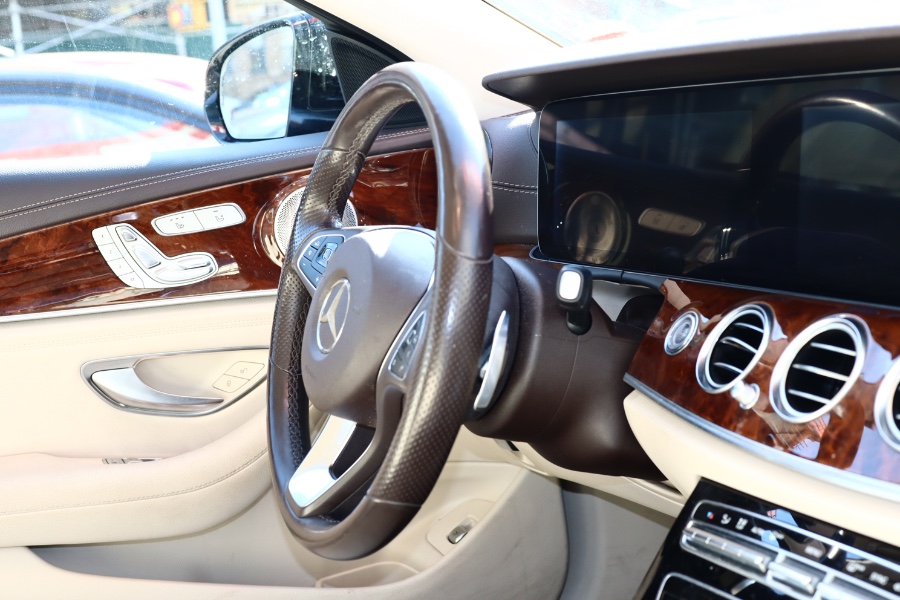 2018 Mercedes-Benz E-Class E 300 4MATIC Sedan, available for sale in Jamaica, New York | Hillside Auto Mall Inc.. Jamaica, New York 2018 Mercedes-Benz E-Class E 300 4MATIC Sedan, available for sale in Jamaica, New York | Hillside Auto Mall Inc.. Jamaica, New York