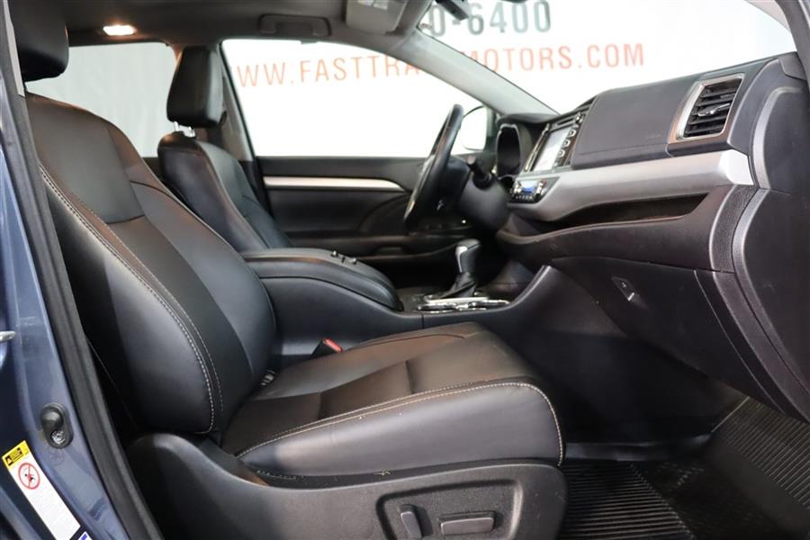 2018 Toyota Highlander XLE, available for sale in Paterson, New Jersey | Fast Track Motors. Paterson, New Jersey 2018 Toyota Highlander XLE, available for sale in Paterson, New Jersey | Fast Track Motors. Paterson, New Jersey