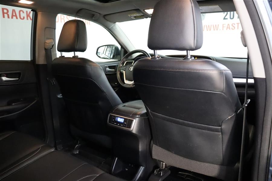 2018 Toyota Highlander XLE, available for sale in Paterson, New Jersey | Fast Track Motors. Paterson, New Jersey 2018 Toyota Highlander XLE, available for sale in Paterson, New Jersey | Fast Track Motors. Paterson, New Jersey