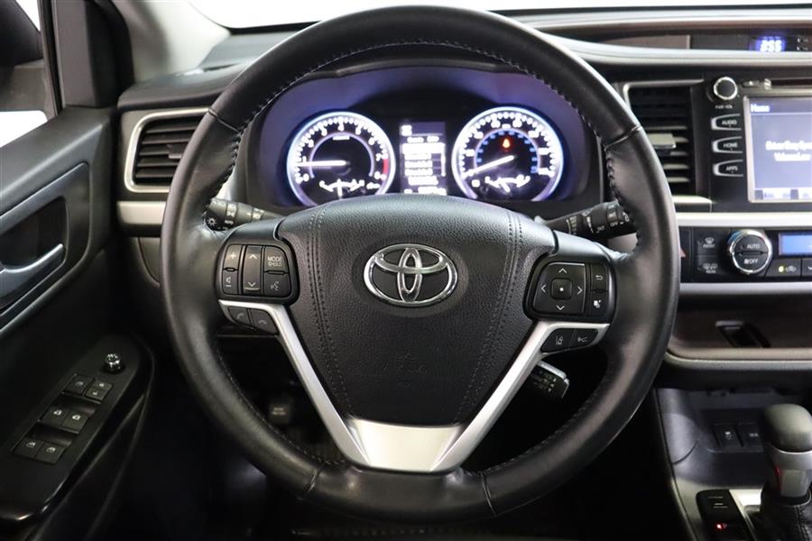 2018 Toyota Highlander XLE, available for sale in Paterson, New Jersey | Fast Track Motors. Paterson, New Jersey 2018 Toyota Highlander XLE, available for sale in Paterson, New Jersey | Fast Track Motors. Paterson, New Jersey