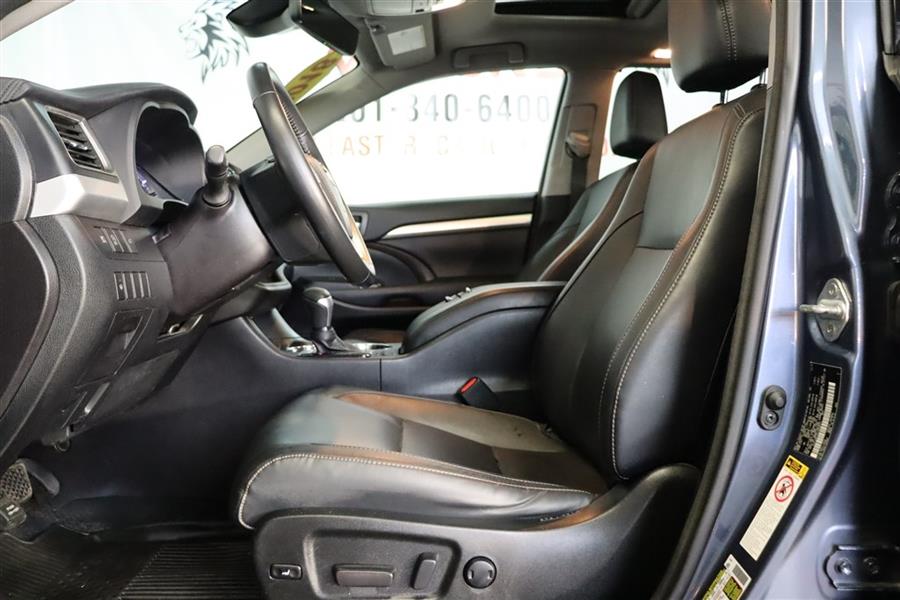2018 Toyota Highlander XLE, available for sale in Paterson, New Jersey | Fast Track Motors. Paterson, New Jersey 2018 Toyota Highlander XLE, available for sale in Paterson, New Jersey | Fast Track Motors. Paterson, New Jersey