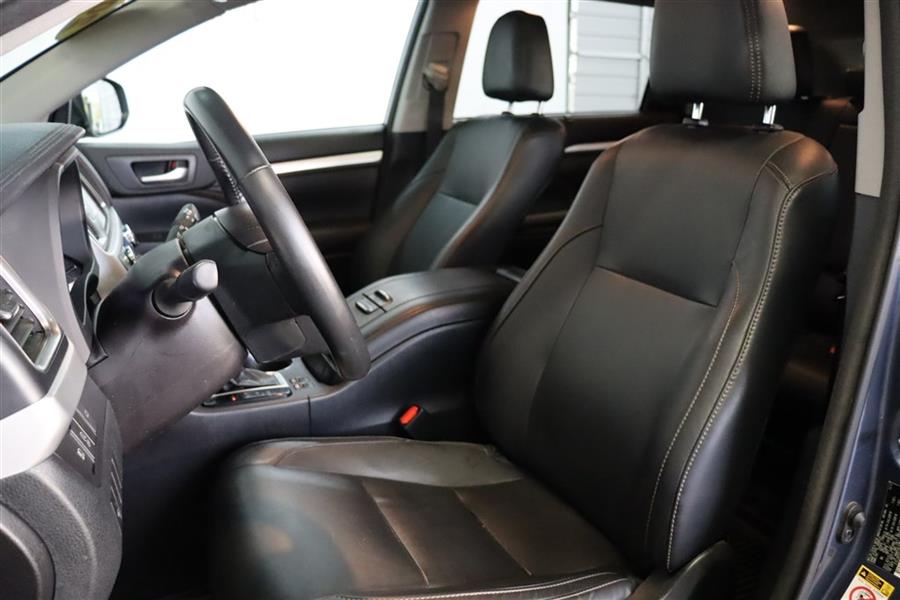 2018 Toyota Highlander XLE, available for sale in Paterson, New Jersey | Fast Track Motors. Paterson, New Jersey 2018 Toyota Highlander XLE, available for sale in Paterson, New Jersey | Fast Track Motors. Paterson, New Jersey