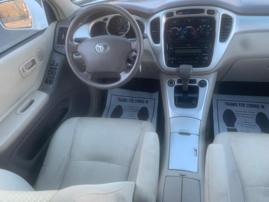 2005 Toyota Highlander 4dr V6 4WD Limited w/3rd Row (Natl), available for sale in Taunton, Massachusetts | Rt 138 Auto Center Inc . Taunton, Massachusetts 2005 Toyota Highlander 4dr V6 4WD Limited w/3rd Row (Natl), available for sale in Taunton, Massachusetts | Rt 138 Auto Center Inc . Taunton, Massachusetts