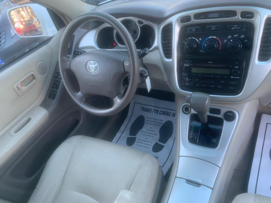 2005 Toyota Highlander 4dr V6 4WD Limited w/3rd Row (Natl), available for sale in Taunton, Massachusetts | Rt 138 Auto Center Inc . Taunton, Massachusetts 2005 Toyota Highlander 4dr V6 4WD Limited w/3rd Row (Natl), available for sale in Taunton, Massachusetts | Rt 138 Auto Center Inc . Taunton, Massachusetts