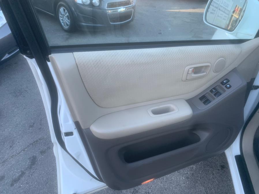2005 Toyota Highlander 4dr V6 4WD Limited w/3rd Row (Natl), available for sale in Taunton, Massachusetts | Rt 138 Auto Center Inc . Taunton, Massachusetts 2005 Toyota Highlander 4dr V6 4WD Limited w/3rd Row (Natl), available for sale in Taunton, Massachusetts | Rt 138 Auto Center Inc . Taunton, Massachusetts