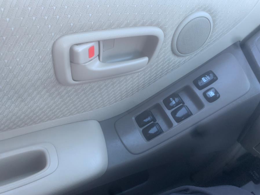 2005 Toyota Highlander 4dr V6 4WD Limited w/3rd Row (Natl), available for sale in Taunton, Massachusetts | Rt 138 Auto Center Inc . Taunton, Massachusetts 2005 Toyota Highlander 4dr V6 4WD Limited w/3rd Row (Natl), available for sale in Taunton, Massachusetts | Rt 138 Auto Center Inc . Taunton, Massachusetts