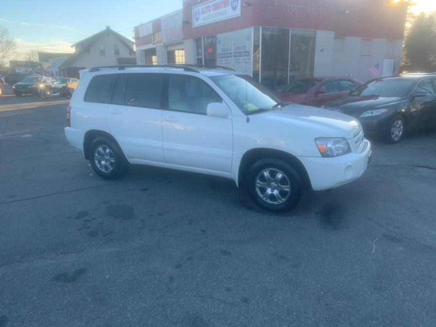 2005 Toyota Highlander 4dr V6 4WD Limited w/3rd Row (Natl), available for sale in Taunton, Massachusetts | Rt 138 Auto Center Inc . Taunton, Massachusetts 2005 Toyota Highlander 4dr V6 4WD Limited w/3rd Row (Natl), available for sale in Taunton, Massachusetts | Rt 138 Auto Center Inc . Taunton, Massachusetts
