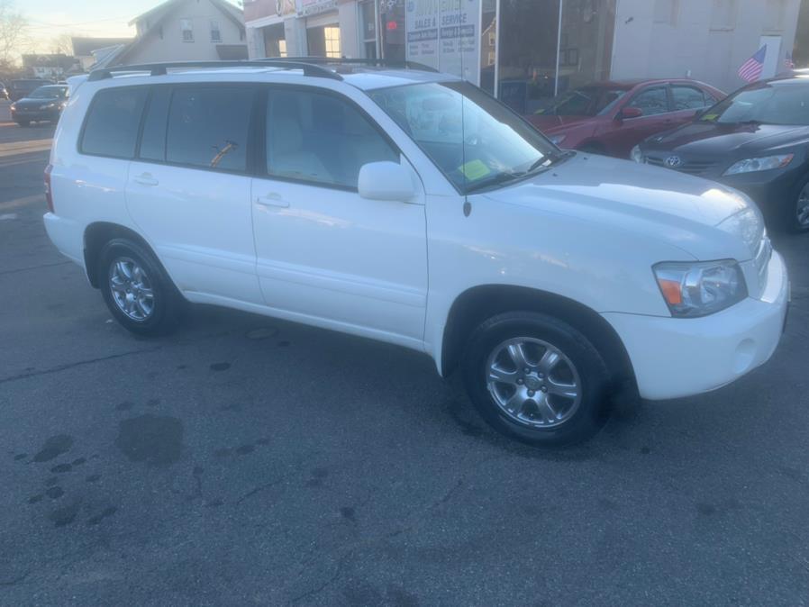 2005 Toyota Highlander 4dr V6 4WD Limited w/3rd Row (Natl), available for sale in Taunton, Massachusetts | Rt 138 Auto Center Inc . Taunton, Massachusetts 2005 Toyota Highlander 4dr V6 4WD Limited w/3rd Row (Natl), available for sale in Taunton, Massachusetts | Rt 138 Auto Center Inc . Taunton, Massachusetts