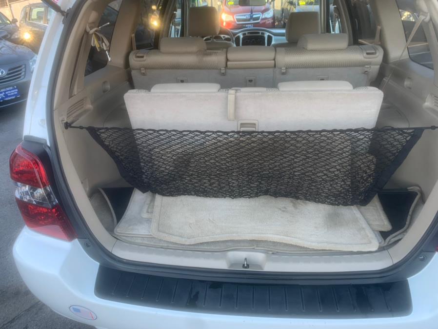 2005 Toyota Highlander 4dr V6 4WD Limited w/3rd Row (Natl), available for sale in Taunton, Massachusetts | Rt 138 Auto Center Inc . Taunton, Massachusetts 2005 Toyota Highlander 4dr V6 4WD Limited w/3rd Row (Natl), available for sale in Taunton, Massachusetts | Rt 138 Auto Center Inc . Taunton, Massachusetts