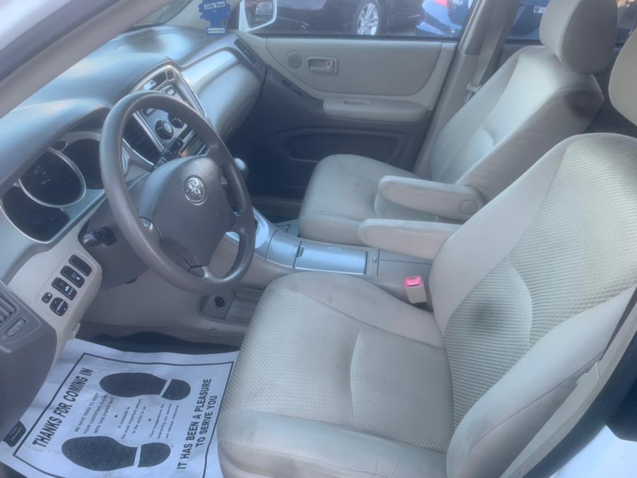 2005 Toyota Highlander 4dr V6 4WD Limited w/3rd Row (Natl), available for sale in Taunton, Massachusetts | Rt 138 Auto Center Inc . Taunton, Massachusetts 2005 Toyota Highlander 4dr V6 4WD Limited w/3rd Row (Natl), available for sale in Taunton, Massachusetts | Rt 138 Auto Center Inc . Taunton, Massachusetts