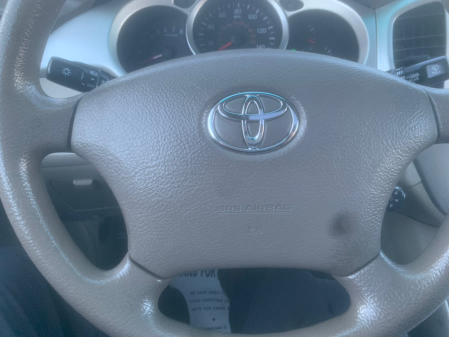 2005 Toyota Highlander 4dr V6 4WD Limited w/3rd Row (Natl), available for sale in Taunton, Massachusetts | Rt 138 Auto Center Inc . Taunton, Massachusetts 2005 Toyota Highlander 4dr V6 4WD Limited w/3rd Row (Natl), available for sale in Taunton, Massachusetts | Rt 138 Auto Center Inc . Taunton, Massachusetts
