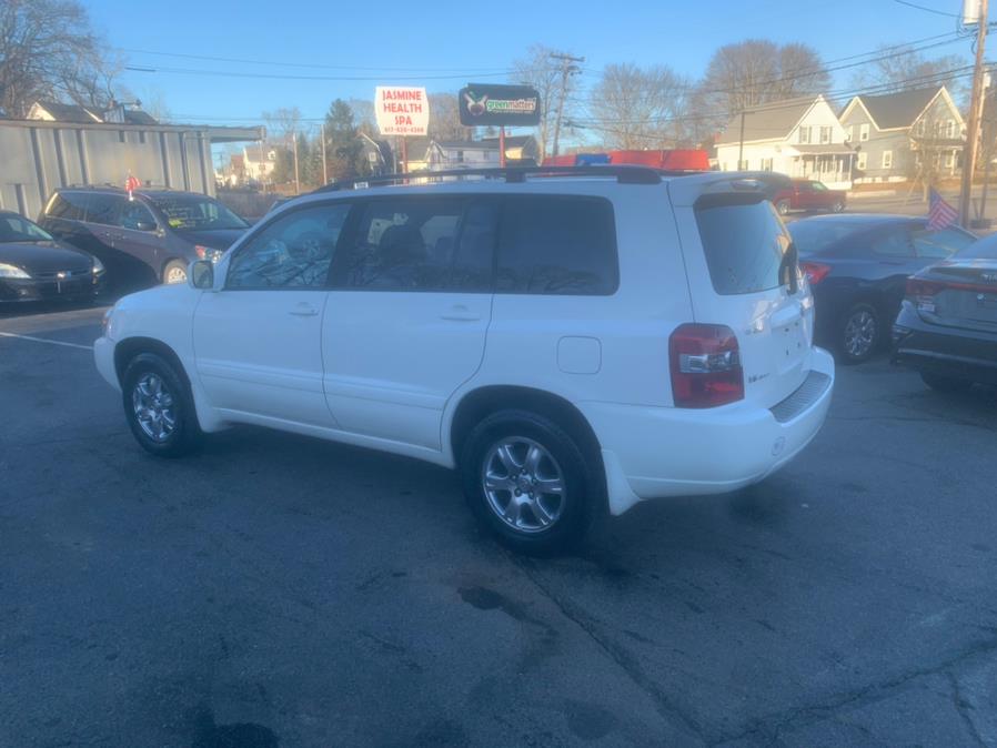 2005 Toyota Highlander 4dr V6 4WD Limited w/3rd Row (Natl), available for sale in Taunton, Massachusetts | Rt 138 Auto Center Inc . Taunton, Massachusetts 2005 Toyota Highlander 4dr V6 4WD Limited w/3rd Row (Natl), available for sale in Taunton, Massachusetts | Rt 138 Auto Center Inc . Taunton, Massachusetts
