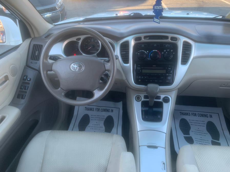 2005 Toyota Highlander 4dr V6 4WD Limited w/3rd Row (Natl), available for sale in Taunton, Massachusetts | Rt 138 Auto Center Inc . Taunton, Massachusetts 2005 Toyota Highlander 4dr V6 4WD Limited w/3rd Row (Natl), available for sale in Taunton, Massachusetts | Rt 138 Auto Center Inc . Taunton, Massachusetts