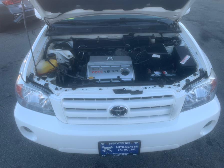2005 Toyota Highlander 4dr V6 4WD Limited w/3rd Row (Natl), available for sale in Taunton, Massachusetts | Rt 138 Auto Center Inc . Taunton, Massachusetts 2005 Toyota Highlander 4dr V6 4WD Limited w/3rd Row (Natl), available for sale in Taunton, Massachusetts | Rt 138 Auto Center Inc . Taunton, Massachusetts