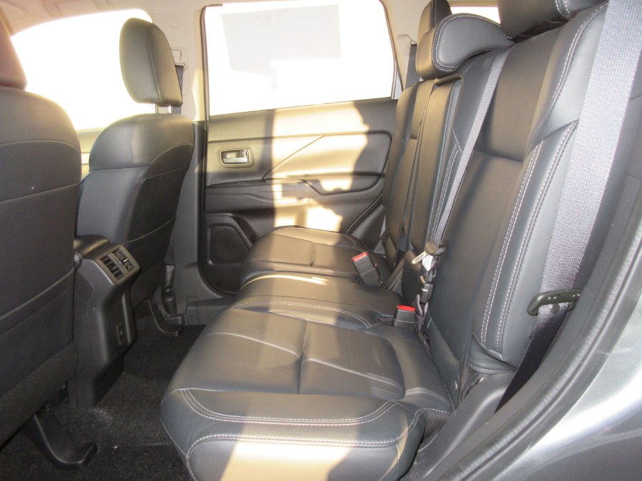 2020 Mitsubishi Outlander SE FWD, available for sale in Linden, New Jersey | Route 27 Auto Mall. Linden, New Jersey 2020 Mitsubishi Outlander SE FWD, available for sale in Linden, New Jersey | Route 27 Auto Mall. Linden, New Jersey