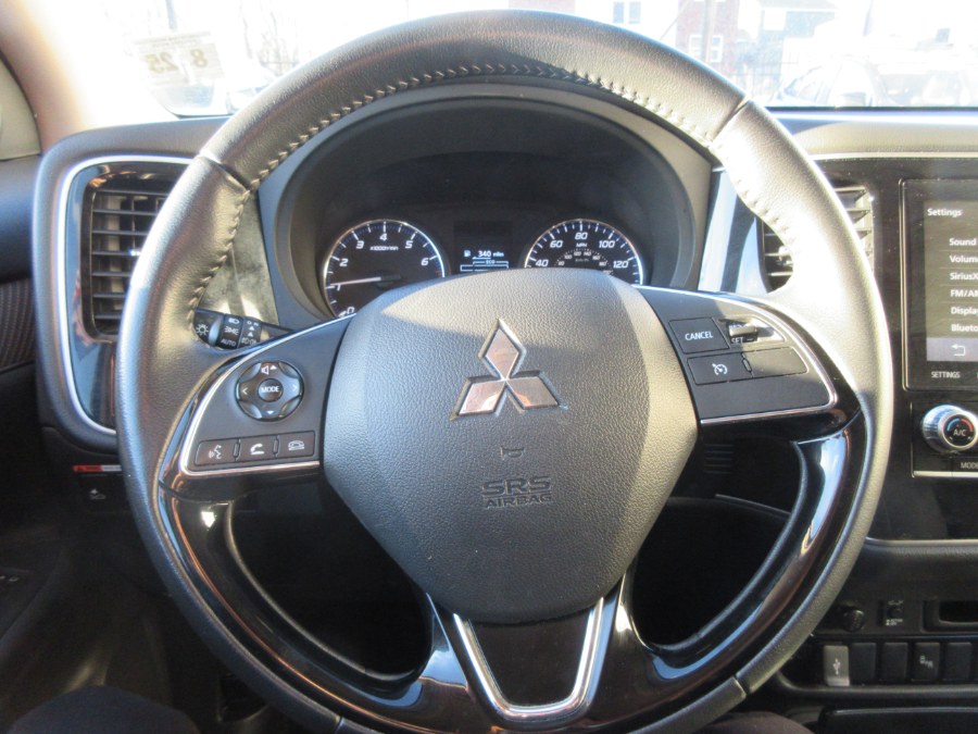 2020 Mitsubishi Outlander SE FWD, available for sale in Linden, New Jersey | Route 27 Auto Mall. Linden, New Jersey 2020 Mitsubishi Outlander SE FWD, available for sale in Linden, New Jersey | Route 27 Auto Mall. Linden, New Jersey