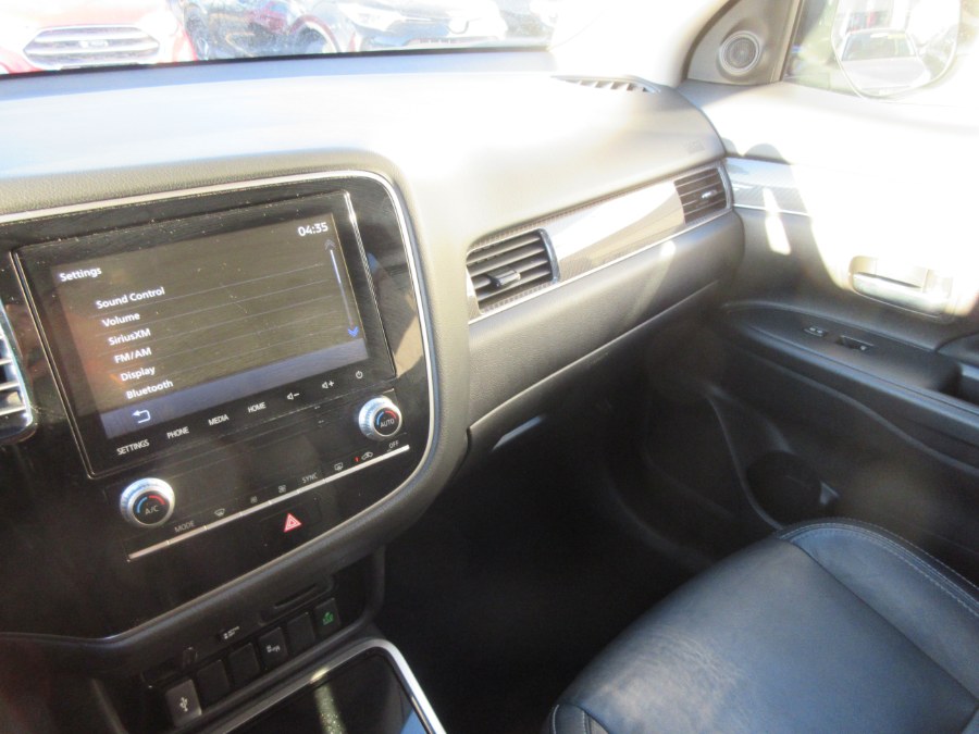 2020 Mitsubishi Outlander SE FWD, available for sale in Linden, New Jersey | Route 27 Auto Mall. Linden, New Jersey 2020 Mitsubishi Outlander SE FWD, available for sale in Linden, New Jersey | Route 27 Auto Mall. Linden, New Jersey