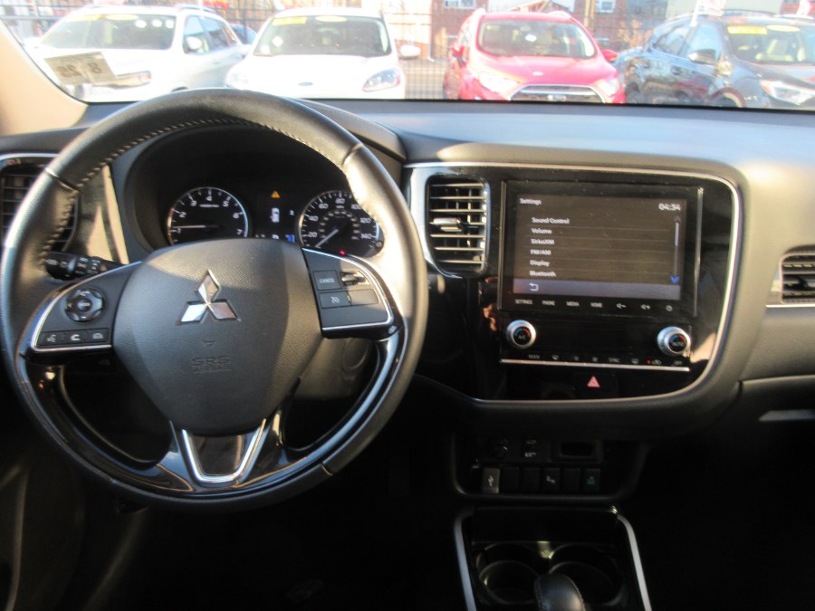 2020 Mitsubishi Outlander SE FWD, available for sale in Linden, New Jersey | Route 27 Auto Mall. Linden, New Jersey 2020 Mitsubishi Outlander SE FWD, available for sale in Linden, New Jersey | Route 27 Auto Mall. Linden, New Jersey