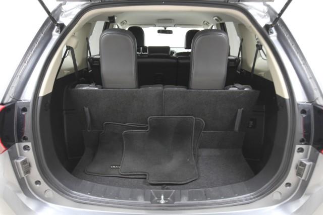2019 Mitsubishi Outlander SE w/ rearCam, available for sale in Maple Shade, New Jersey | Car Revolution. Maple Shade, New Jersey 2019 Mitsubishi Outlander SE w/ rearCam, available for sale in Maple Shade, New Jersey | Car Revolution. Maple Shade, New Jersey