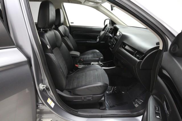 2019 Mitsubishi Outlander SE w/ rearCam, available for sale in Maple Shade, New Jersey | Car Revolution. Maple Shade, New Jersey 2019 Mitsubishi Outlander SE w/ rearCam, available for sale in Maple Shade, New Jersey | Car Revolution. Maple Shade, New Jersey