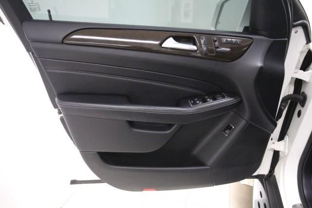 2015 Mercedes-benz Ml 350 4MATIC w/ Navi & rearCam, available for sale in Maple Shade, New Jersey | Car Revolution. Maple Shade, New Jersey 2015 Mercedes-benz Ml 350 4MATIC w/ Navi & rearCam, available for sale in Maple Shade, New Jersey | Car Revolution. Maple Shade, New Jersey