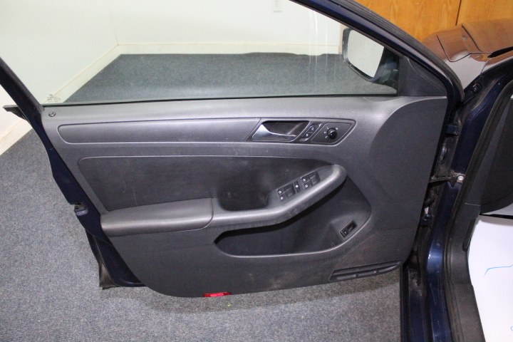 2012 Volkswagen Jetta Sedan 4dr Auto SE PZEV, available for sale in Plainville, Connecticut | New England Auto Sales LLC. Plainville, Connecticut 2012 Volkswagen Jetta Sedan 4dr Auto SE PZEV, available for sale in Plainville, Connecticut | New England Auto Sales LLC. Plainville, Connecticut