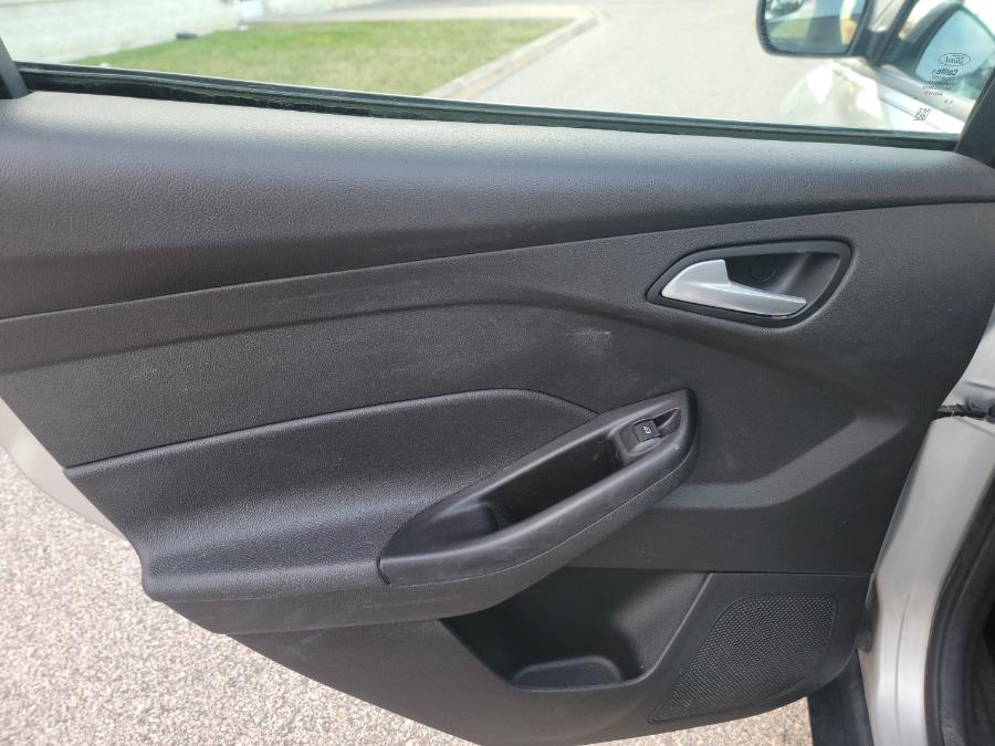 2013 Ford Focus 4dr Sdn SE, available for sale in Philadelphia, Pennsylvania | Eugen's Auto Sales & Repairs. Philadelphia, Pennsylvania 2013 Ford Focus 4dr Sdn SE, available for sale in Philadelphia, Pennsylvania | Eugen's Auto Sales & Repairs. Philadelphia, Pennsylvania