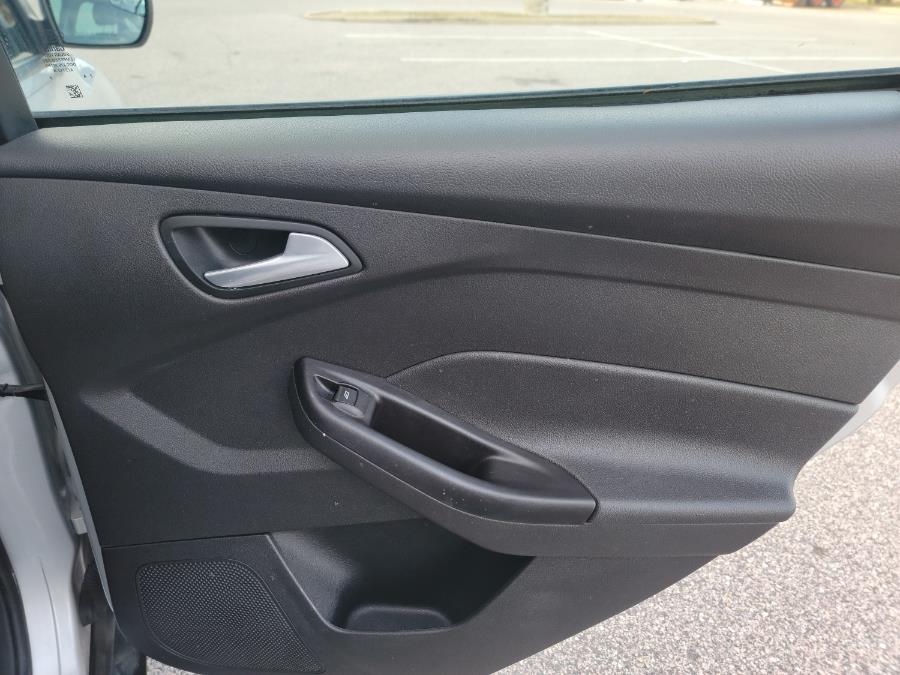 2013 Ford Focus 4dr Sdn SE, available for sale in Philadelphia, Pennsylvania | Eugen's Auto Sales & Repairs. Philadelphia, Pennsylvania 2013 Ford Focus 4dr Sdn SE, available for sale in Philadelphia, Pennsylvania | Eugen's Auto Sales & Repairs. Philadelphia, Pennsylvania