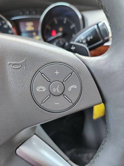 2010 Mercedes-Benz R-Class 4MATIC 4dr R 350, available for sale in Bristol, Connecticut | Dealmax Motors LLC. Bristol, Connecticut 2010 Mercedes-Benz R-Class 4MATIC 4dr R 350, available for sale in Bristol, Connecticut | Dealmax Motors LLC. Bristol, Connecticut