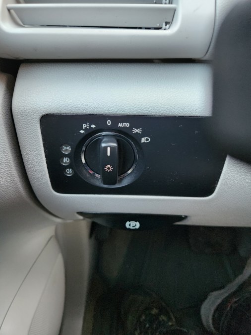 2010 Mercedes-Benz R-Class 4MATIC 4dr R 350, available for sale in Bristol, Connecticut | Dealmax Motors LLC. Bristol, Connecticut 2010 Mercedes-Benz R-Class 4MATIC 4dr R 350, available for sale in Bristol, Connecticut | Dealmax Motors LLC. Bristol, Connecticut