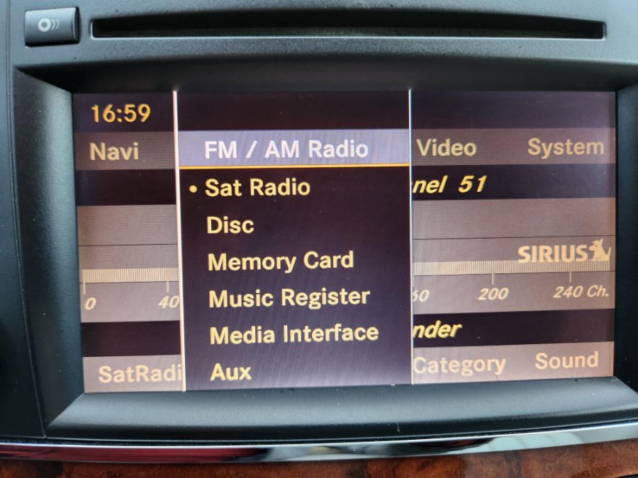 2010 Mercedes-Benz R-Class 4MATIC 4dr R 350, available for sale in Bristol, Connecticut | Dealmax Motors LLC. Bristol, Connecticut 2010 Mercedes-Benz R-Class 4MATIC 4dr R 350, available for sale in Bristol, Connecticut | Dealmax Motors LLC. Bristol, Connecticut
