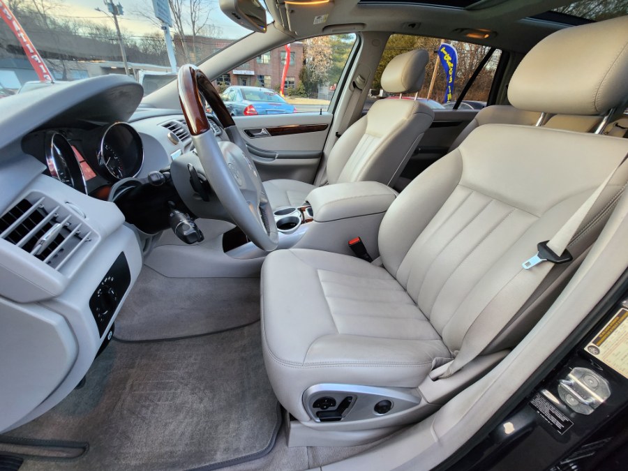 2010 Mercedes-Benz R-Class 4MATIC 4dr R 350, available for sale in Bristol, Connecticut | Dealmax Motors LLC. Bristol, Connecticut 2010 Mercedes-Benz R-Class 4MATIC 4dr R 350, available for sale in Bristol, Connecticut | Dealmax Motors LLC. Bristol, Connecticut