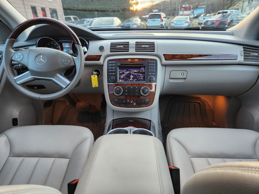 2010 Mercedes-Benz R-Class 4MATIC 4dr R 350, available for sale in Bristol, Connecticut | Dealmax Motors LLC. Bristol, Connecticut 2010 Mercedes-Benz R-Class 4MATIC 4dr R 350, available for sale in Bristol, Connecticut | Dealmax Motors LLC. Bristol, Connecticut