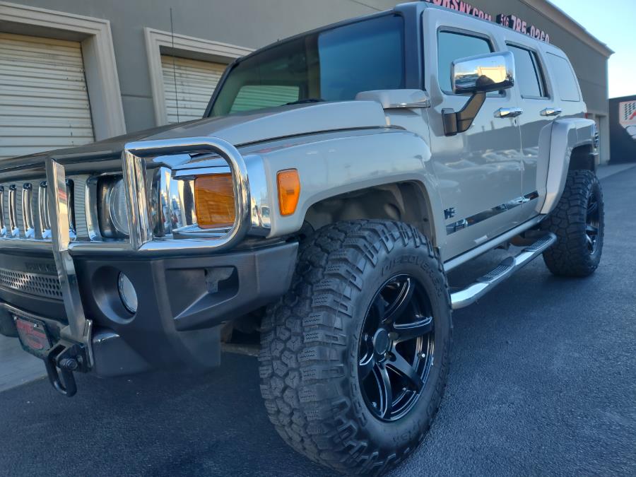 2006 HUMMER H3 4dr 4WD SUV, available for sale in Wantagh, New York | Alpine Motors Inc. Wantagh, New York 2006 HUMMER H3 4dr 4WD SUV, available for sale in Wantagh, New York | Alpine Motors Inc. Wantagh, New York