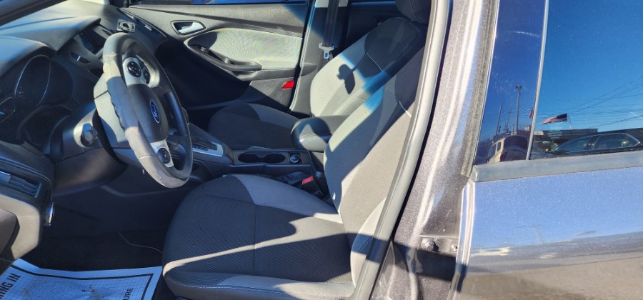 2014 Ford Focus 5dr HB SE, available for sale in Patchogue, New York | Romaxx Truxx. Patchogue, New York 2014 Ford Focus 5dr HB SE, available for sale in Patchogue, New York | Romaxx Truxx. Patchogue, New York
