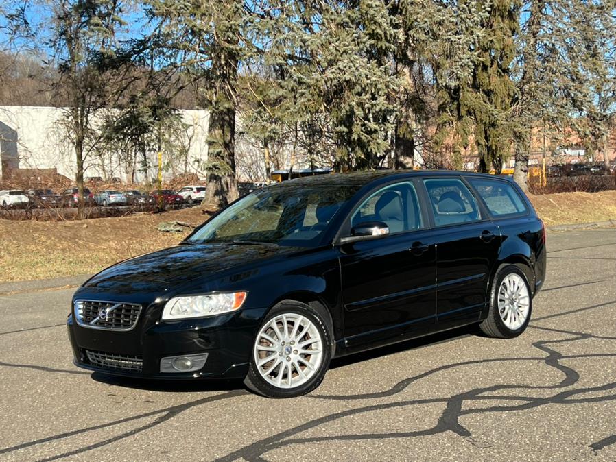 2009 Volvo V50 4dr Wgn 2.4L FWD w/Sunroof, available for sale in Waterbury, Connecticut | Platinum Auto Care. Waterbury, Connecticut