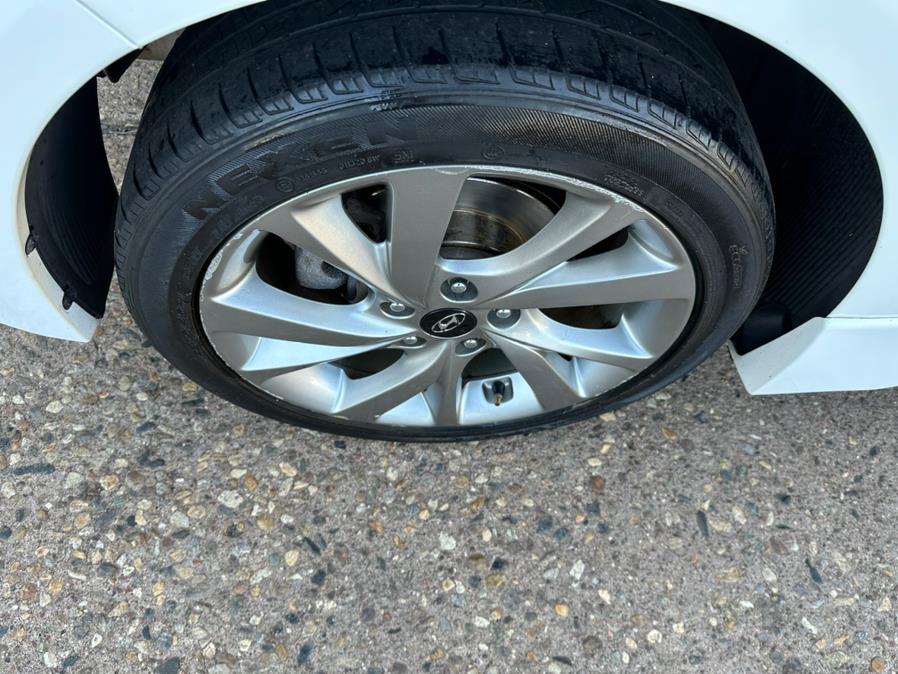2014 Hyundai Veloster 3dr Cpe Auto Turbo w/Black Int, available for sale in Manchester, Connecticut | Carsonmain LLC. Manchester, Connecticut 2014 Hyundai Veloster 3dr Cpe Auto Turbo w/Black Int, available for sale in Manchester, Connecticut | Carsonmain LLC. Manchester, Connecticut