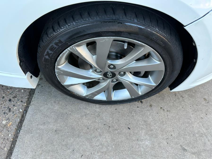 2014 Hyundai Veloster 3dr Cpe Auto Turbo w/Black Int, available for sale in Manchester, Connecticut | Carsonmain LLC. Manchester, Connecticut 2014 Hyundai Veloster 3dr Cpe Auto Turbo w/Black Int, available for sale in Manchester, Connecticut | Carsonmain LLC. Manchester, Connecticut