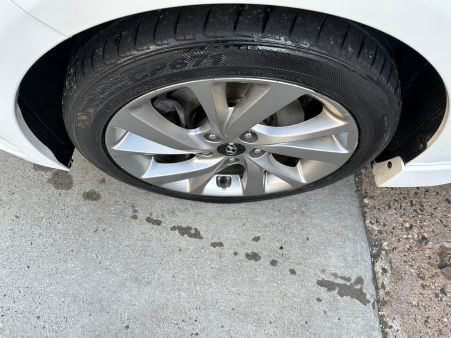 2014 Hyundai Veloster 3dr Cpe Auto Turbo w/Black Int, available for sale in Manchester, Connecticut | Carsonmain LLC. Manchester, Connecticut 2014 Hyundai Veloster 3dr Cpe Auto Turbo w/Black Int, available for sale in Manchester, Connecticut | Carsonmain LLC. Manchester, Connecticut