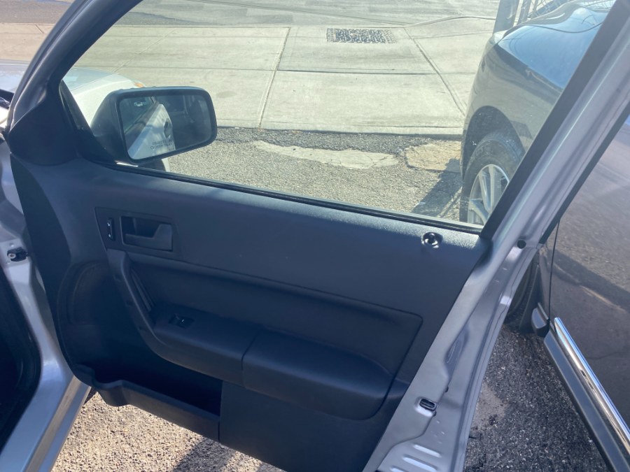 2009 Ford Focus 4dr Sdn SE, available for sale in Middle Village, New York | Middle Village Motors . Middle Village, New York 2009 Ford Focus 4dr Sdn SE, available for sale in Middle Village, New York | Middle Village Motors . Middle Village, New York