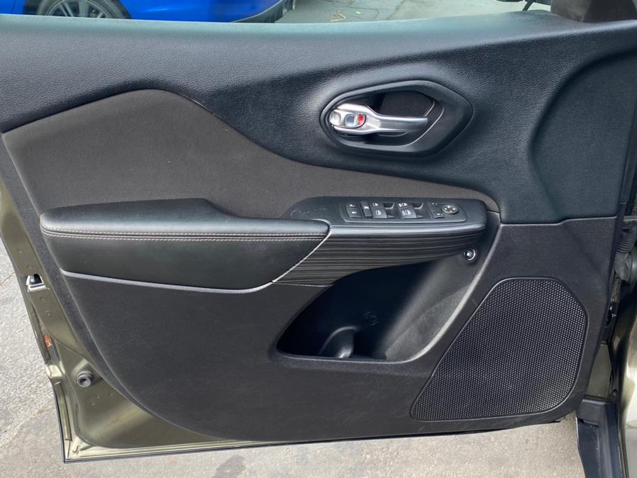 2016 Jeep Cherokee 4WD 4dr Latitude, available for sale in Canton, Connecticut | Lava Motors 2 Inc. Canton, Connecticut 2016 Jeep Cherokee 4WD 4dr Latitude, available for sale in Canton, Connecticut | Lava Motors 2 Inc. Canton, Connecticut
