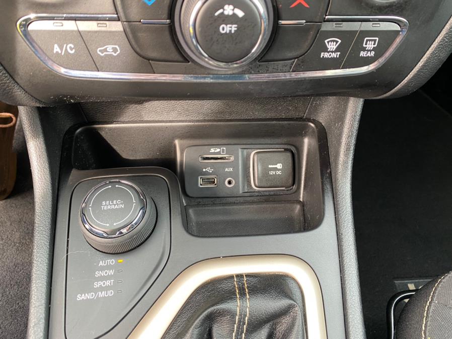 2016 Jeep Cherokee 4WD 4dr Latitude, available for sale in Canton, Connecticut | Lava Motors 2 Inc. Canton, Connecticut 2016 Jeep Cherokee 4WD 4dr Latitude, available for sale in Canton, Connecticut | Lava Motors 2 Inc. Canton, Connecticut