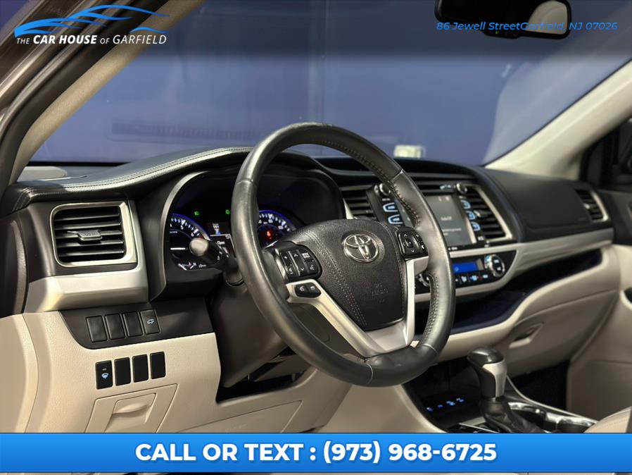 2016 Toyota Highlander AWD 4dr V6 XLE (Natl), available for sale in Garfield, New Jersey | Car House Of Garfield. Garfield, New Jersey 2016 Toyota Highlander AWD 4dr V6 XLE (Natl), available for sale in Garfield, New Jersey | Car House Of Garfield. Garfield, New Jersey