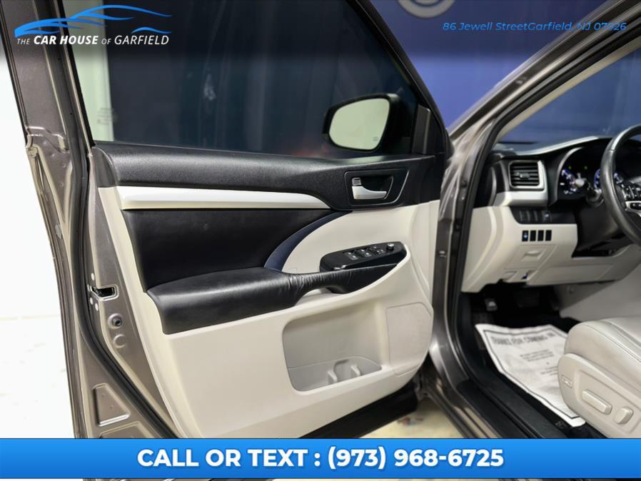 2016 Toyota Highlander AWD 4dr V6 XLE (Natl), available for sale in Garfield, New Jersey | Car House Of Garfield. Garfield, New Jersey 2016 Toyota Highlander AWD 4dr V6 XLE (Natl), available for sale in Garfield, New Jersey | Car House Of Garfield. Garfield, New Jersey