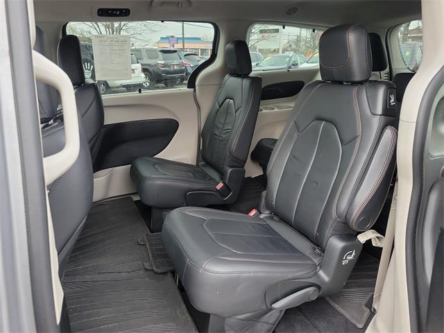 2017 Chrysler Pacifica Touring L, available for sale in Stratford, Connecticut | Wiz Leasing Inc. Stratford, Connecticut 2017 Chrysler Pacifica Touring L, available for sale in Stratford, Connecticut | Wiz Leasing Inc. Stratford, Connecticut