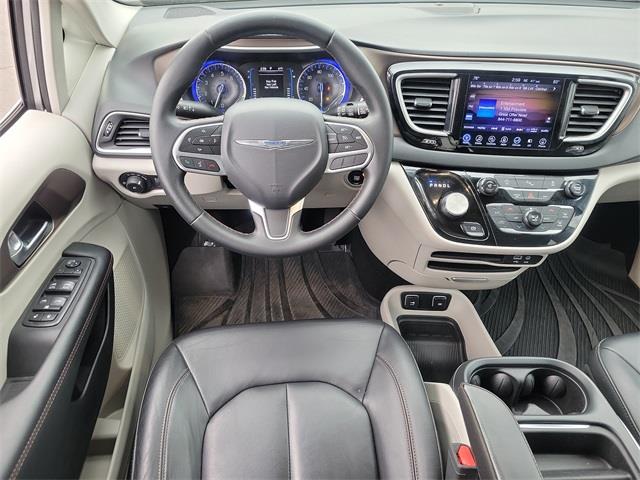 2017 Chrysler Pacifica Touring L, available for sale in Stratford, Connecticut | Wiz Leasing Inc. Stratford, Connecticut 2017 Chrysler Pacifica Touring L, available for sale in Stratford, Connecticut | Wiz Leasing Inc. Stratford, Connecticut
