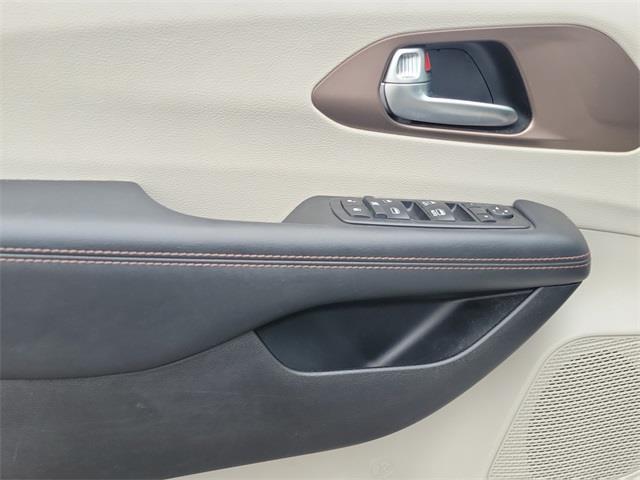 2017 Chrysler Pacifica Touring L, available for sale in Stratford, Connecticut | Wiz Leasing Inc. Stratford, Connecticut 2017 Chrysler Pacifica Touring L, available for sale in Stratford, Connecticut | Wiz Leasing Inc. Stratford, Connecticut