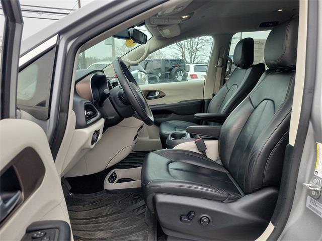 2017 Chrysler Pacifica Touring L, available for sale in Stratford, Connecticut | Wiz Leasing Inc. Stratford, Connecticut 2017 Chrysler Pacifica Touring L, available for sale in Stratford, Connecticut | Wiz Leasing Inc. Stratford, Connecticut