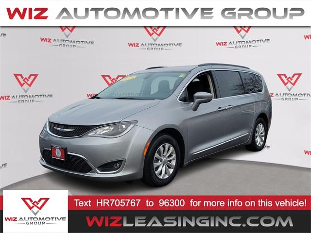 2017 Chrysler Pacifica Touring L, available for sale in Stratford, Connecticut | Wiz Leasing Inc. Stratford, Connecticut