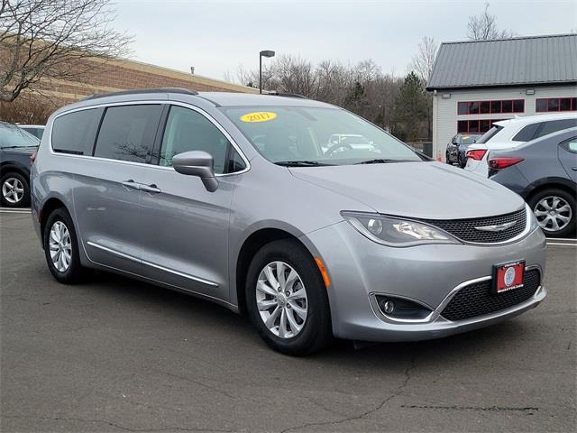 2017 Chrysler Pacifica Touring L, available for sale in Stratford, Connecticut | Wiz Leasing Inc. Stratford, Connecticut 2017 Chrysler Pacifica Touring L, available for sale in Stratford, Connecticut | Wiz Leasing Inc. Stratford, Connecticut